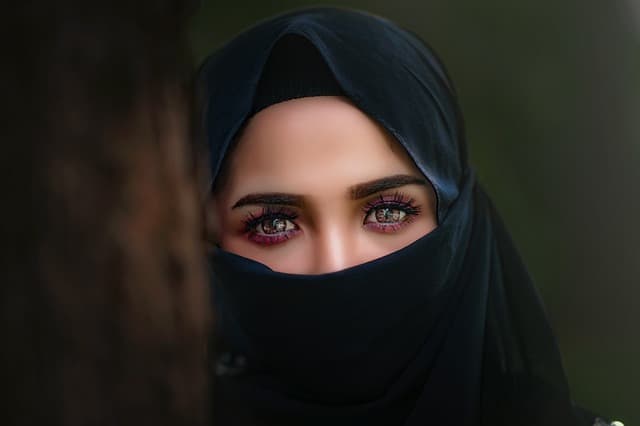Sarah Khan
